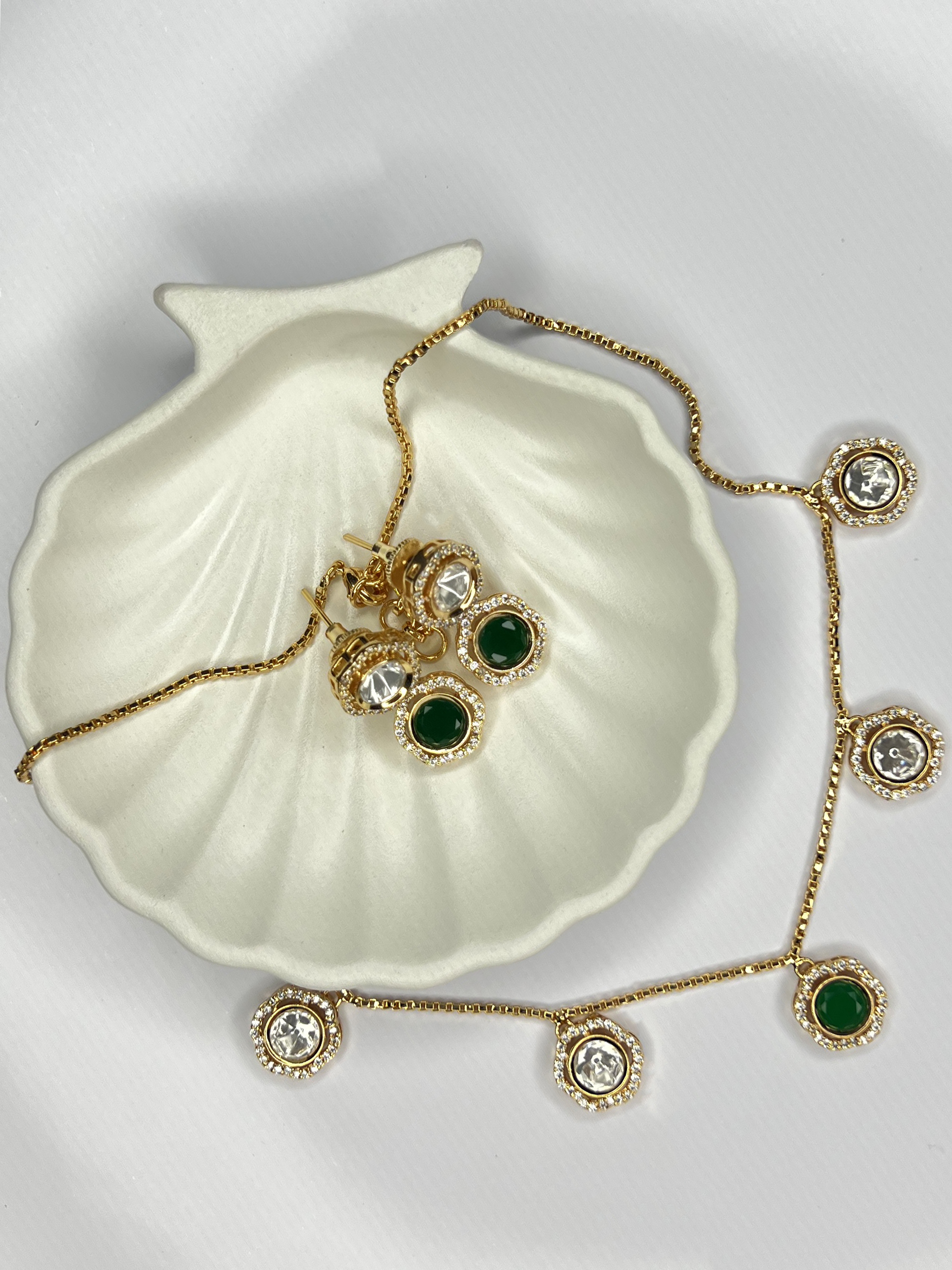 Emerald & Polki Station Necklace Set - Image 2